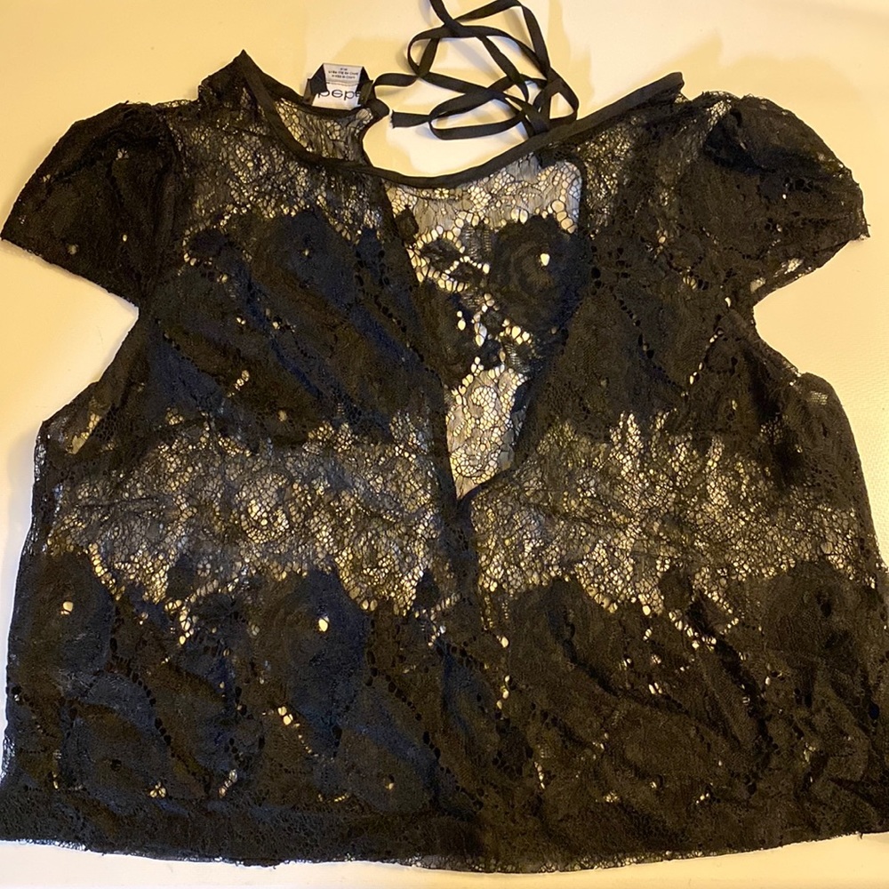 Bebe lace crop top
